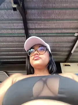Snapshot of ElaEndez_ chatting on January 19, 10:28 pm ElaEndez  online show from January 19, 10:28 pm