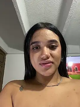 Snapshot of ElaEndez_ chatting on February 9, 3:22 am ElaEndez  online show from February 9, 3:22 am