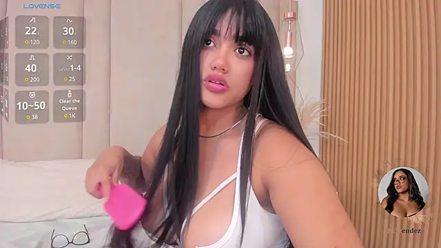 Snapshot of ElaEndez_ chatting on February 16, 4:21 pm ElaEndez  online show from February 16, 4:21 pm