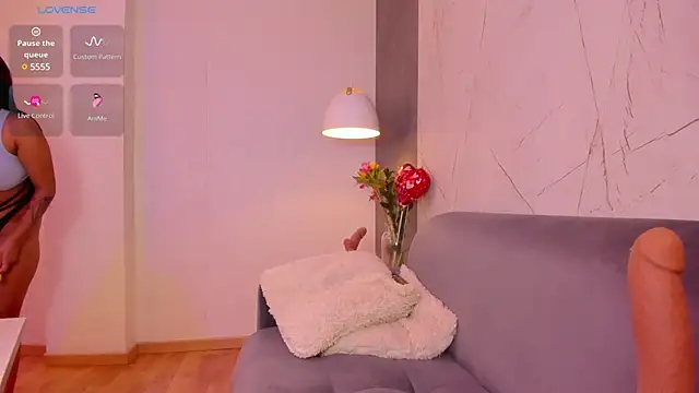 Snapshot of ElaEndez_ chatting on March 19, 2:24 pm ElaEndez  online show from March 19, 2:24 pm