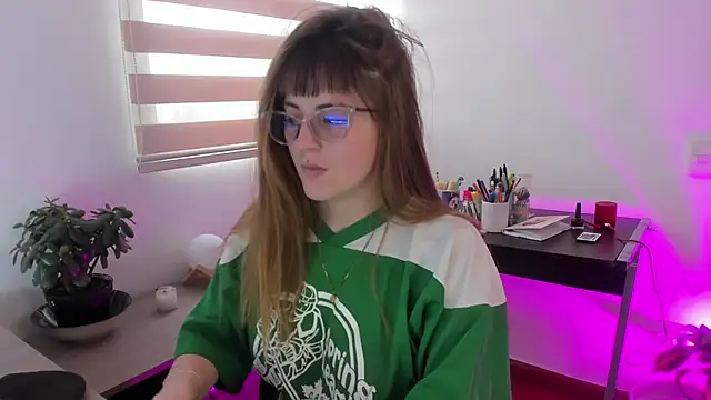 Snapshot of tekila__ chatting on April 15, 10:21 pm tekila online show from April 15, 10:21 pm