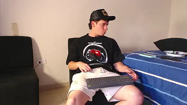 Snapshot of harry_greg21 chatting on October 17, 9:17 pm harry greg21 online show from October 17, 9:17 pm