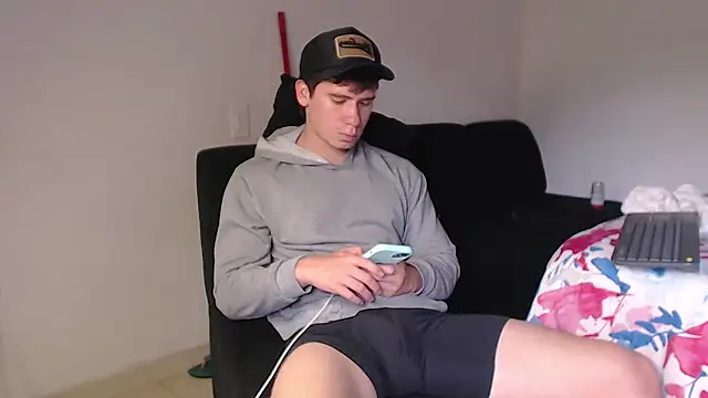 Snapshot of harry_greg21 chatting on October 31, 2:07 pm harry greg21 online show from October 31, 2:07 pm