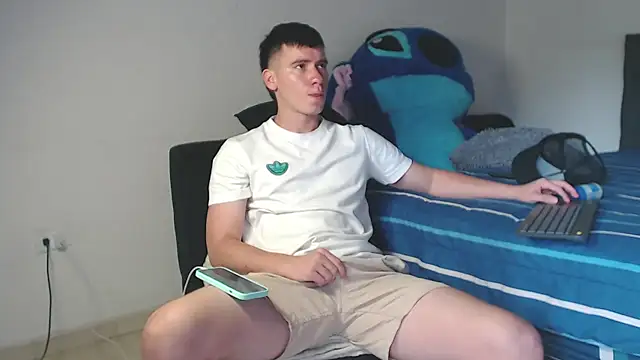 Snapshot of harry_greg21 chatting on November 3, 2:40 pm harry greg21 online show from November 3, 2:40 pm