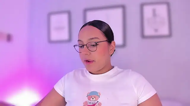 ellamontoya online show from December 31, 4:38 am