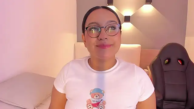 ellamontoya online show from January 5, 4:36 am
