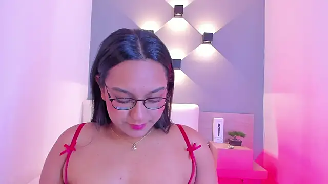 ellamontoya online show from January 13, 4:39 am