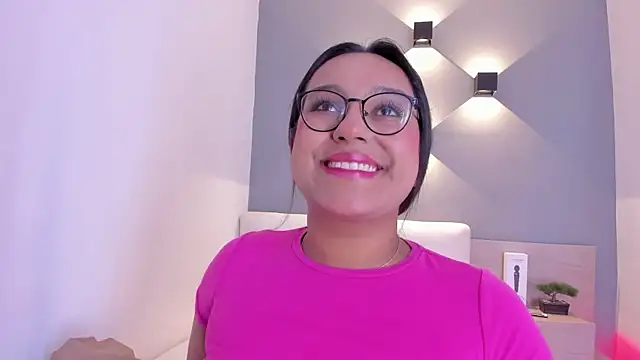 ellamontoya online show from January 14, 4:36 am
