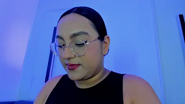 ellamontoya online show from November 14, 1:10 pm