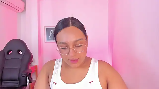 ellamontoya online show from December 14, 1:05 pm