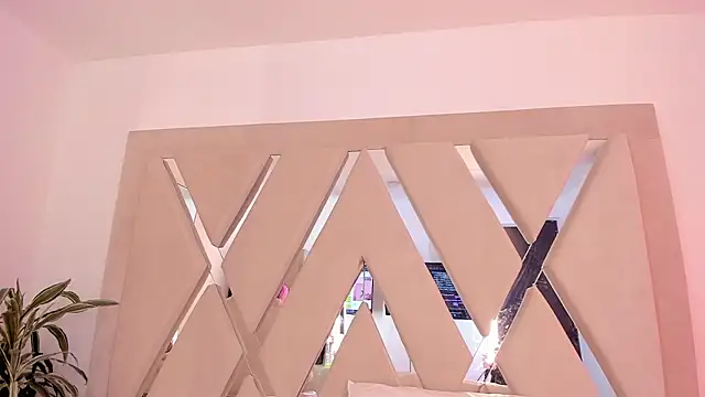 ellamontoya online show from March 27, 12:05 pm