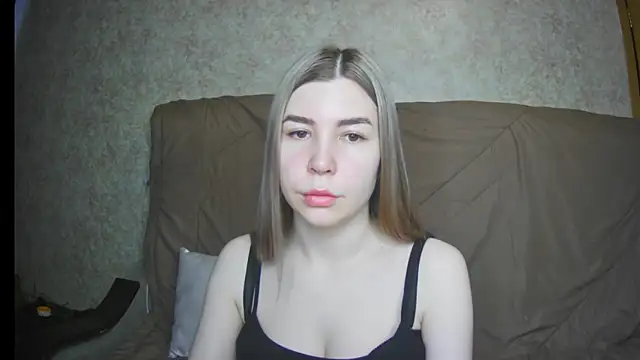 Snapshot of ElllaNuar chatting on March 12, 5:57 am ElllaNuar online show from March 12, 5:57 am
