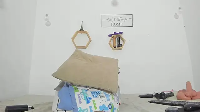 Snapshot of clarise_cooper chatting on October 7, 9:39 am clarise cooper online show from October 7, 9:39 am