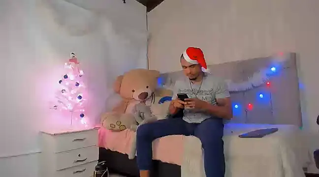 Snapshot of Mateo_Reales chatting on December 7, 3:58 am Mateo Reales online show from December 7, 3:58 am