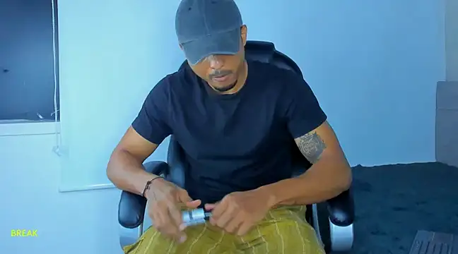 Snapshot of Mateo_Reales chatting on January 30, 4:37 am Mateo Reales online show from January 30, 4:37 am