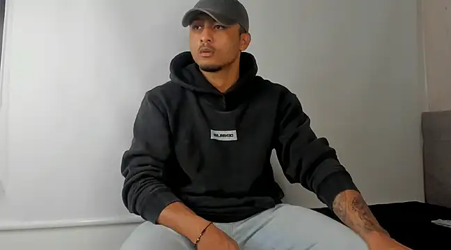 Snapshot of Mateo_Reales chatting on February 14, 4:37 am Mateo Reales online show from February 14, 4:37 am