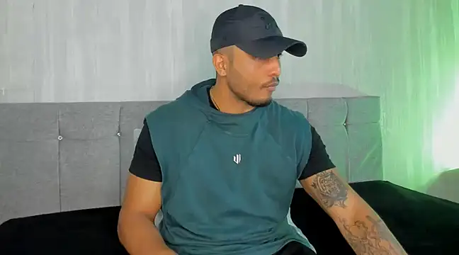 Snapshot of Mateo_Reales chatting on March 17, 5:12 am Mateo Reales online show from March 17, 5:12 am