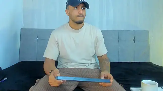 Snapshot of Mateo_Reales chatting on March 18, 4:37 am Mateo Reales online show from March 18, 4:37 am