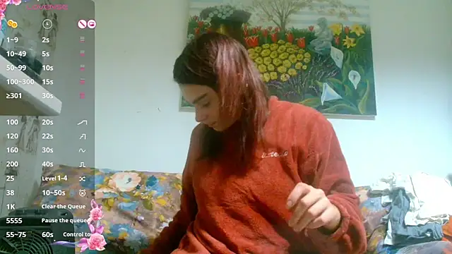 Snapshot of Sophie_Bell chatting on December 6, 10:41 pm Sophie Bell online show from December 6, 10:41 pm