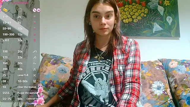 Snapshot of Sophie_Bell chatting on December 14, 10:18 pm Sophie Bell online show from December 14, 10:18 pm