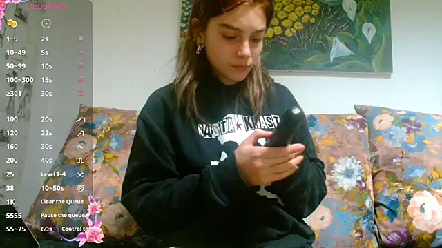 Snapshot of Sophie_Bell chatting on December 18, 6:57 pm Sophie Bell online show from December 18, 6:57 pm