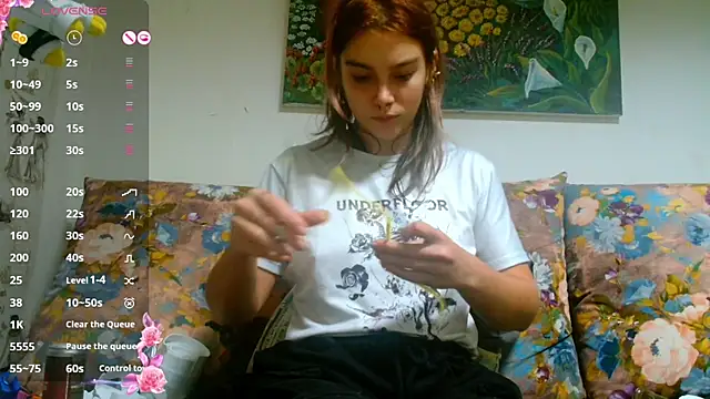 Snapshot of Sophie_Bell chatting on December 26, 7:38 pm Sophie Bell online show from December 26, 7:38 pm
