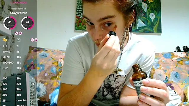 Snapshot of Sophie_Bell chatting on January 31, 9:48 pm Sophie Bell online show from January 31, 9:48 pm
