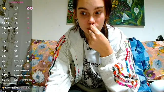 Snapshot of Sophie_Bell chatting on February 1, 9:19 pm Sophie Bell online show from February 1, 9:19 pm