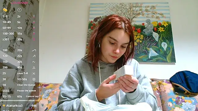 Snapshot of Sophie_Bell chatting on February 15, 7:28 pm Sophie Bell online show from February 15, 7:28 pm