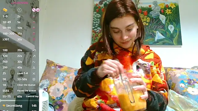 Snapshot of Sophie_Bell chatting on February 20, 11:10 pm Sophie Bell online show from February 20, 11:10 pm