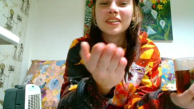 Snapshot of Sophie_Bell chatting on February 21, 10:48 pm Sophie Bell online show from February 21, 10:48 pm