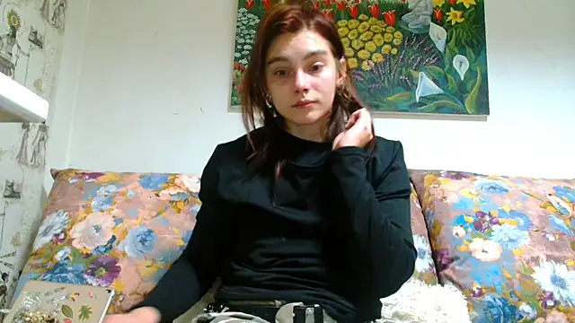 Snapshot of Sophie_Bell chatting on February 24, 5:31 pm Sophie Bell online show from February 24, 5:31 pm