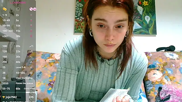 Snapshot of Sophie_Bell chatting on February 28, 10:28 pm Sophie Bell online show from February 28, 10:28 pm