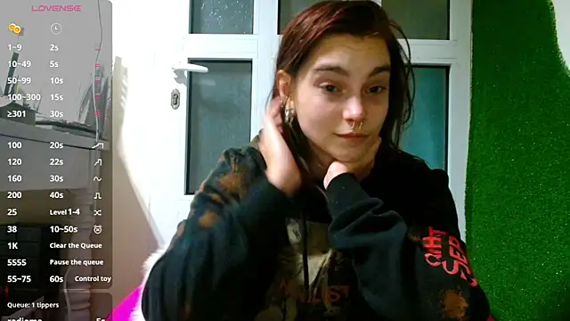 Snapshot of Sophie_Bell chatting on March 5, 6:01 pm Sophie Bell online show from March 5, 6:01 pm