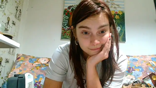 Snapshot of Sophie_Bell chatting on March 18, 5:31 pm Sophie Bell online show from March 18, 5:31 pm