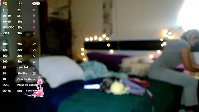 Snapshot of Sophie_Bell chatting on September 11, 6:08 pm Sophie Bell online show from September 11, 6:08 pm