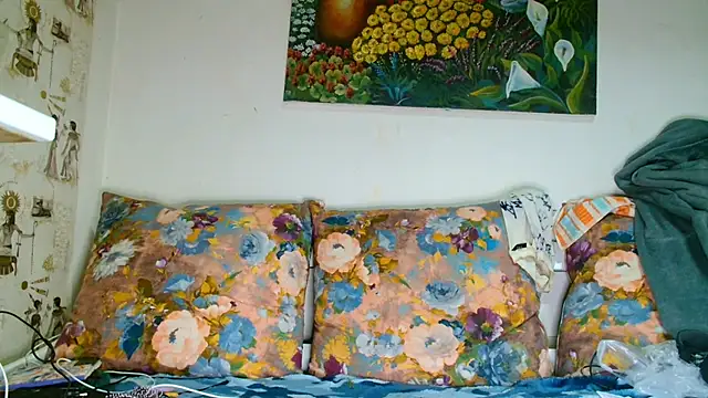 Snapshot of Sophie_Bell chatting on October 1, 4:46 pm Sophie Bell online show from October 1, 4:46 pm