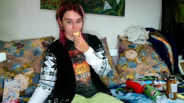 Snapshot of Sophie_Bell chatting on October 2, 5:42 pm Sophie Bell online show from October 2, 5:42 pm