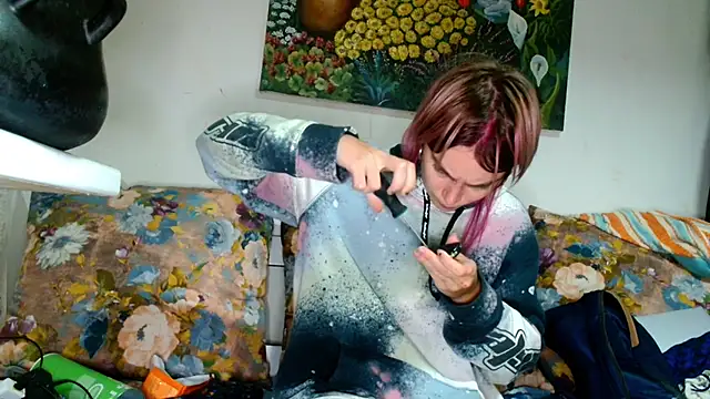Snapshot of Sophie_Bell chatting on October 3, 5:32 pm Sophie Bell online show from October 3, 5:32 pm