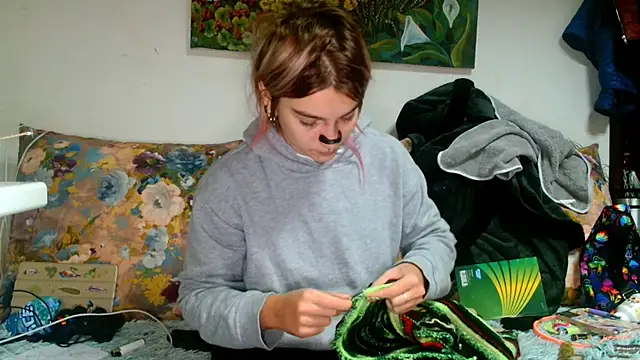 Snapshot of Sophie_Bell chatting on October 23, 2:16 pm Sophie Bell online show from October 23, 2:16 pm