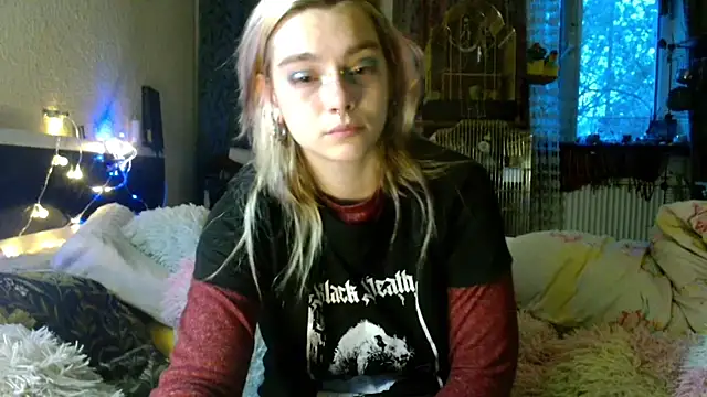 Snapshot of Sophie_Bell chatting on April 29, 5:06 pm Sophie Bell online show from April 29, 5:06 pm