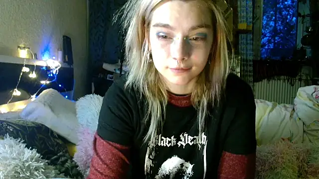 Snapshot of Sophie_Bell chatting on April 29, 5:30 pm Sophie Bell online show from April 29, 5:30 pm