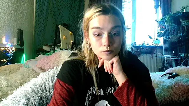 Snapshot of Sophie_Bell chatting on May 1, 4:11 pm Sophie Bell online show from May 1, 4:11 pm