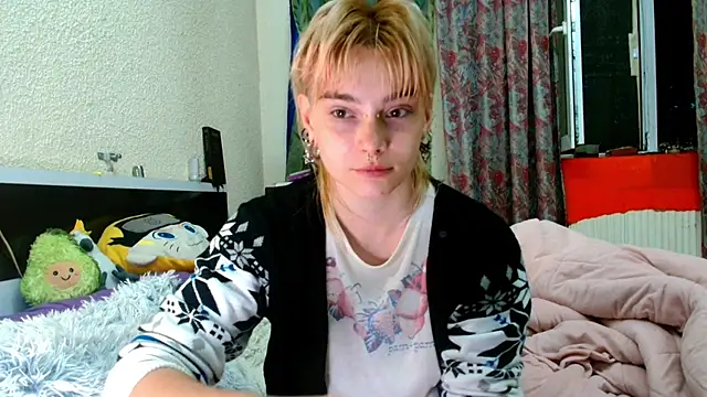 Snapshot of Sophie_Bell chatting on May 24, 6:24 pm Sophie Bell online show from May 24, 6:24 pm