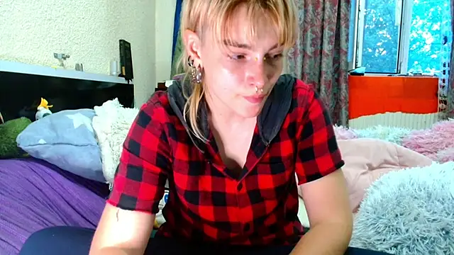 Snapshot of Sophie_Bell chatting on May 27, 5:32 pm Sophie Bell online show from May 27, 5:32 pm