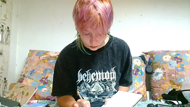Snapshot of Sophie_Bell chatting on June 13, 8:07 pm Sophie Bell online show from June 13, 8:07 pm