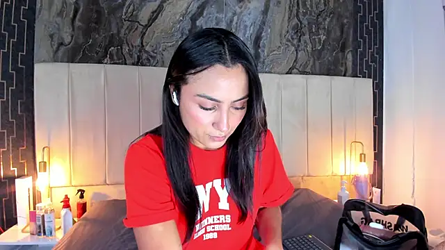 lia sofiia online show from December 5, 9:29 am