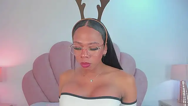 Nicole Paradise online show from December 20, 1:33 pm
