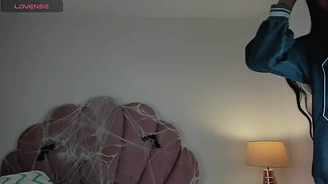 Nicole Paradise online show from October 15, 11:54 am