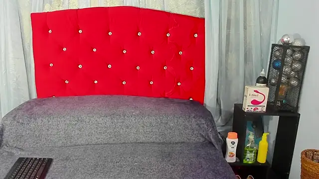 Cumming Tiffani online show from March 8, 12:30 pm
